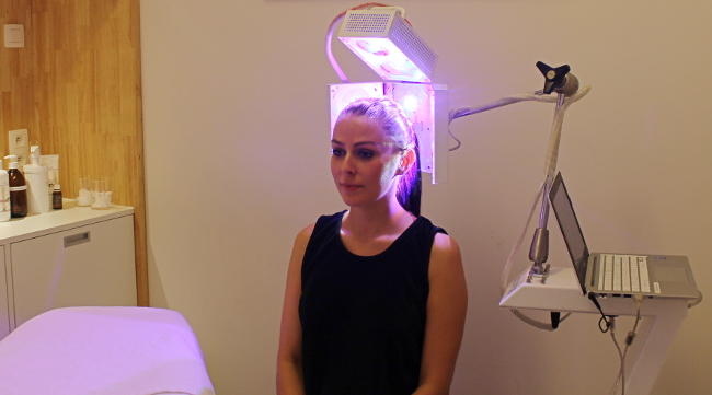 Lichttherapie voor haarverzorging en haarhergroei bij Santé Magic in Leuven